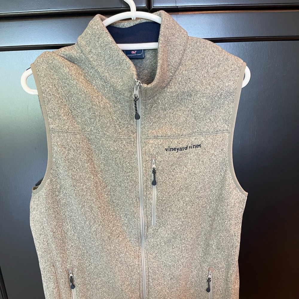 Men’s Vineyard Vines gray heathered zip up vest, size Large
